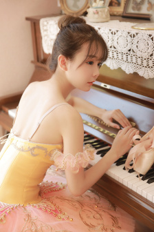 年轻女仆